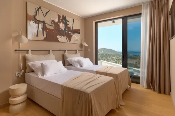 Twin bedroom with panoramic view