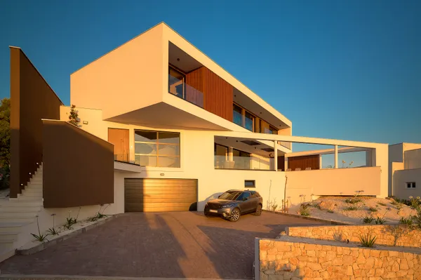 Villa front driveway